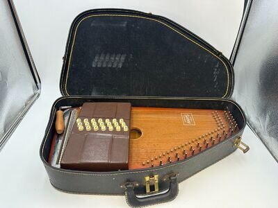 Oscar Schmidt 21 chord Autoharp with case