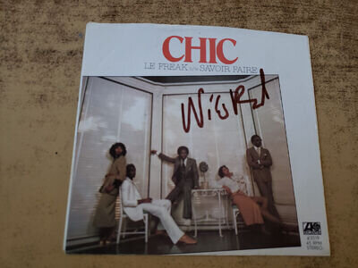 NILE RODGERS AUTOGRAPHED EXCELLENT SLEEVE 1970s Chic – Le Freak 45