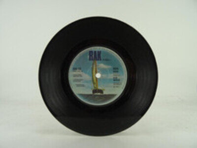 NEW WORLD KARA KARA (33) 2 Track 7" Single Plain Paper Sleeve RAK