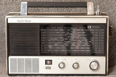 VINTAGE JVC NIVICO 8500E SUPER SENSITIVE AC/DC AM/FM/SW TRANSISTOR RADIO.1960's