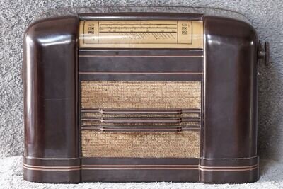 VINTAGE MARCONI MODEL 911 BAKELITE VALVE/TUBE RADIO.1940's.PROP/TV/FILM