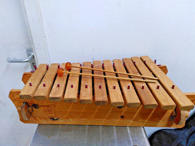 Auris 11 note xylophone, made in Sweden.