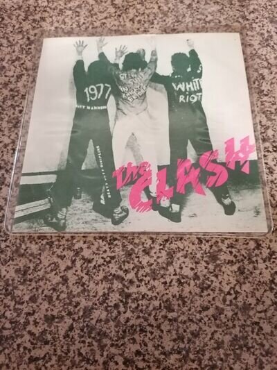 The Clash. 7" Vinyl single. White Riot. P/S Cbs 5058. NR MINT. 1977.