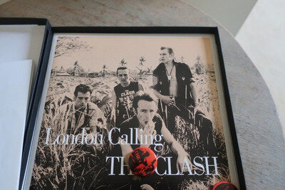 The Clash London Calling Boxset 7 inch Vinyl 2x badges and Poster VGC