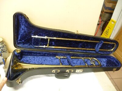 4164. used Hüttl Trombone Trumpet Super De Luxe Hüttl with Case