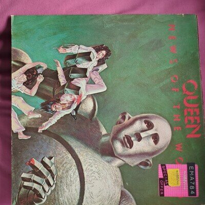 Queen News of the World 1977 Gatefold Vinyl LP EMA784