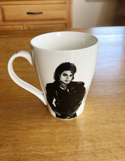 Collectable Michael Jackson mug with autograph design