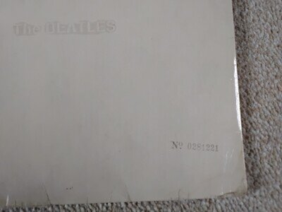 THE BEATLES WHITE ALBUM. Lowish number 0281221. No EMI on 2x labels. MONO 1968.
