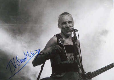 T V SMITH THE ADVERTS , AUTOGRAPHED A4 PHOTOGRAPH.