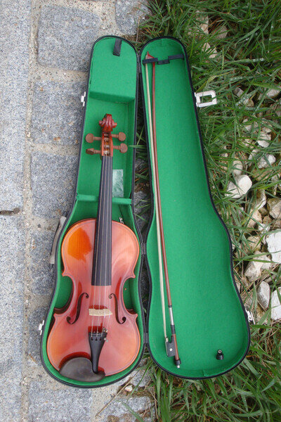violin n. "A. STRADIVARIUS CREMON. 1733" with case & bow!!