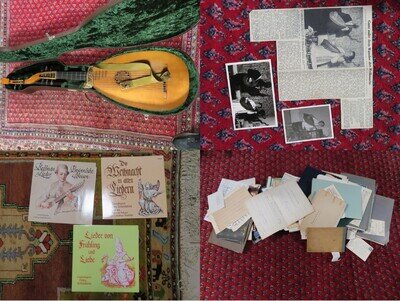Museum bundle of a lute singer with lute by Hermann Hauser I from 1925