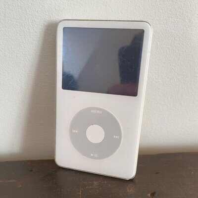 Apple iPod classic 5th Generation 30GB - White - A1136 "iPod With Video"
