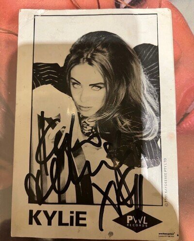 KYLIE MINOGUE 1990 SHOCKED AUTOGRAPH ORIGINAL PWL STUDIOS