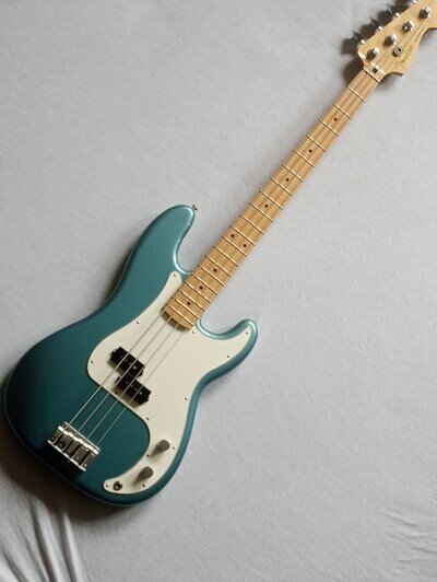 Fender Player Series Precision Bass In Tidepool Blue. Mint Condition
