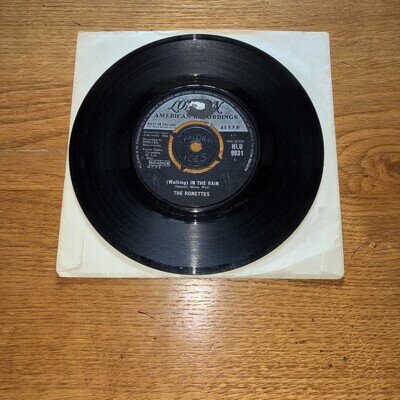 The Ronettes - (Walking) In The Rain (VINYL) 1964 good condition