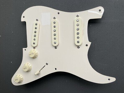 Fender American 57 Vintage Reissue Stratocaster Pickups 2005 Loaded Pickguard