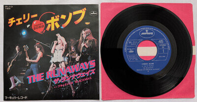 THE RUNAWAYS / JOAN JETT - CHERRY BOMB / BLACKMAIL - RARE JAPAN JAPANESE 7 VINYL