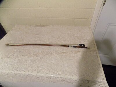 Golden Strad Viola Bow Made in England In Good Condition 26 1/2 Inch 2.7 Ounce