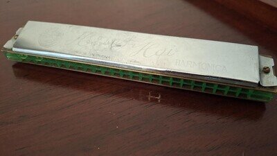 VINTAGE SINGHAI MEISTER KAI HARMONICA SILVER-COLOURED WITH GREEN COMB 1970's