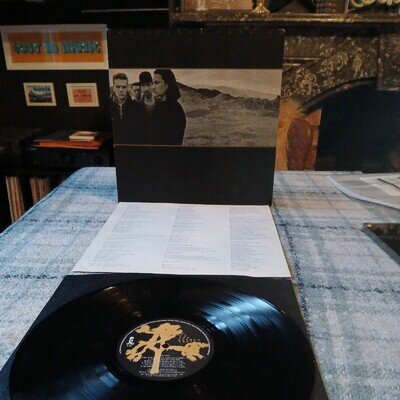 U2 the Joshua Tree Vinyl Record LP Album 1987 Gatefold & Insert U26. Play tested
