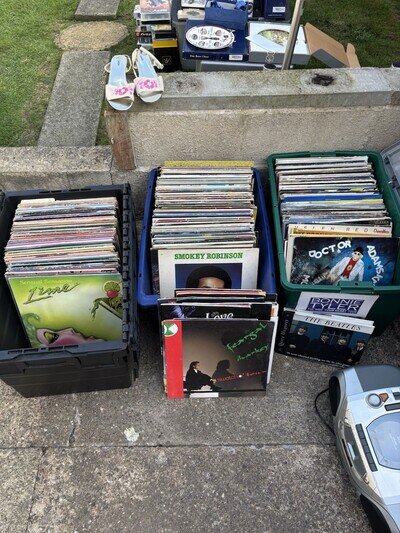 MASSIVE JOBLOT * THOUSANDS OF RECORDS, CDS, MUSIC MEMORABILLIA, SIGNED ITEMS ETC