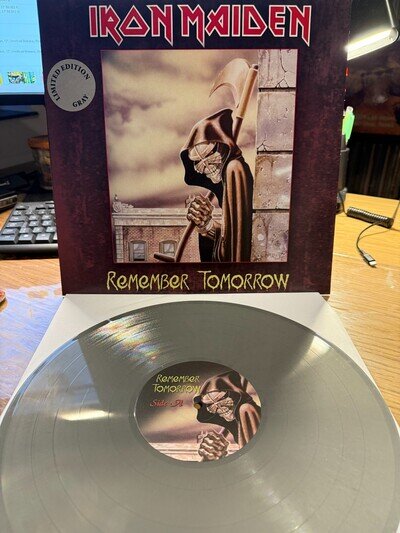 HEAVY METAL VINYL RECORD - IRON MAIDEN