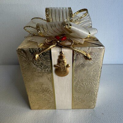 Vintage Pretti-Pak Music Box Gold Gift “We Wish You A Merry Christmas” 3”