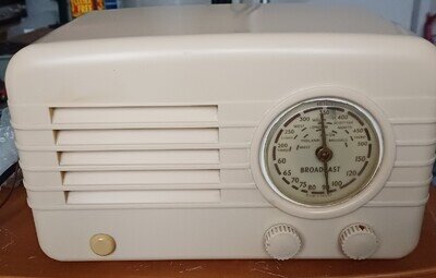Champion TRF784 Vitage Bakelite Valve Radio,Working.