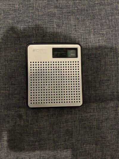 Sony TR-3550 Vintage Travel Radio