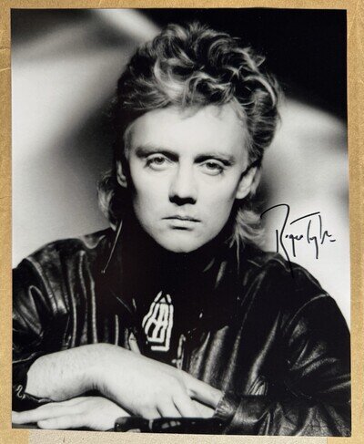 ROGER TAYLOR QUEEN HAND SIGNED AUTOGRAPHED PHOTO ROCK DRUMMER LEGEND