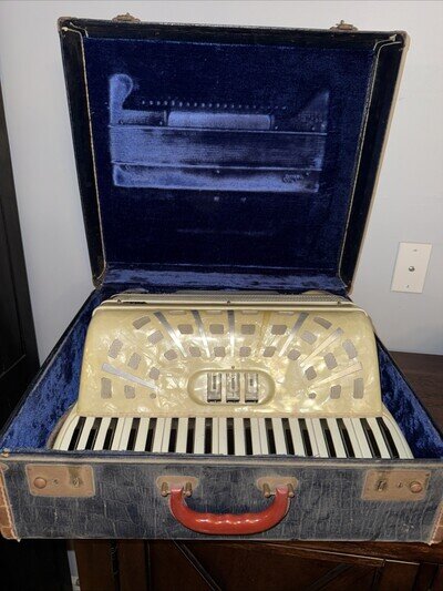 Magnificent Accordion - Custom Built - Video Made in Italy