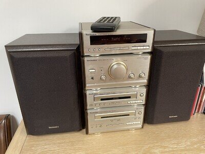 Technics Stereo System with Speakers And Remote