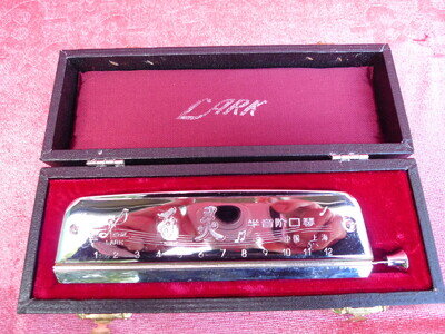 Beautiful Harmonica Cark China In The Wooden Case!
