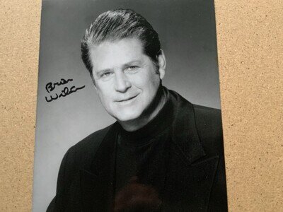 BRIAN WILSON - FANTASTIC SIGNED BLACK & WHITE 10 X 8 PHOTO