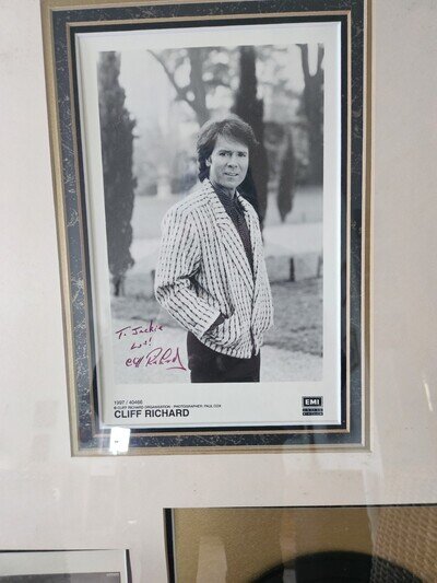 Cliff Richard Original Autographes And DISC.
