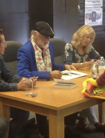 FLEETWOOD MAC Rumours Autographed Signed Vinyl LP By MICK FLEETWOOD. LOOK!