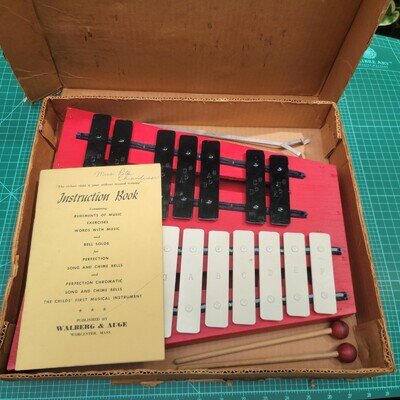 Rare Vtg Glockenspiel Xylophone Walberg & Auge 18 keys Song Bells Complete