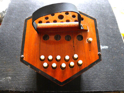 German 6 Inch wide 6 Fold 20+1 button Anglo Concertina.. C1920s VGC