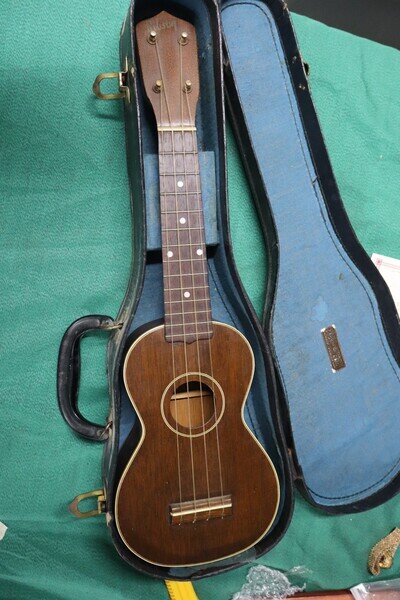 Vintage Gibson Ukulele Early 1940’s NICE