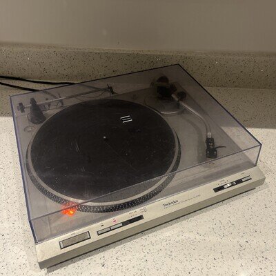 Technics Direct Drive SL-D202 Turntable