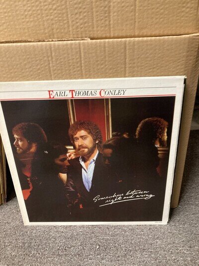 EARL THOMAS CONLEY SOMEWHERE BETWEEN RIGHT AND WRONG, VINYL LP, AHL14348, VG+