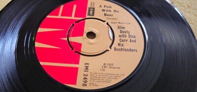 Slim Dusty With Dick Carr And His Bushlanders, A Pub With No Beer, EMI 2498, 45