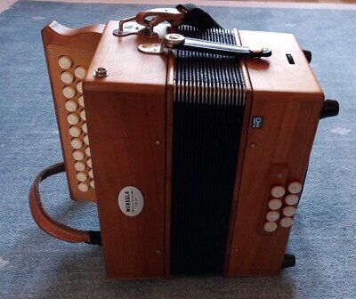 McNeela Original 23-Button C#/D Accordion