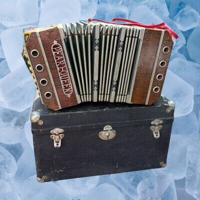 Vintage Pearl Queen Concertina Buttonbox Accordion - w/ Case