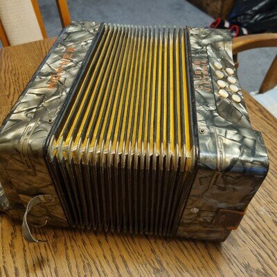 Hohner Club Ll6 Victoria Diatonic Button Accordion. Great Condition Working