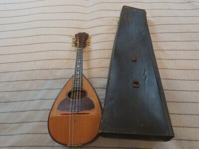 Nice vintage mandolin in great condition. Made by Stridente, Naples