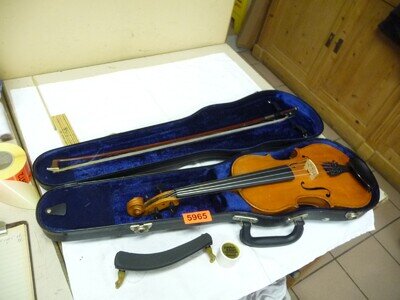 5965. Vintage Violin Violin With Case