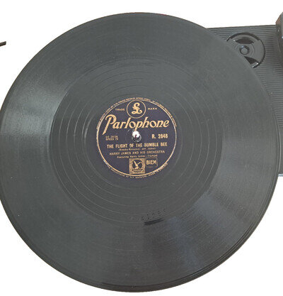 HARRY JAMES ORCHESTRA-THE FLIGHT OF THE BUMBLE BEE 78RPM PARLOPHONE R2848 £14.99