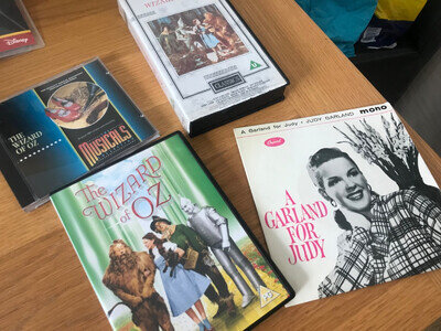 VINTAGE JUDY GARLAND 7" VINYL P/SLEEVE RECORD + WIZARD OF OZ DVD,CD,VHS TAPE,