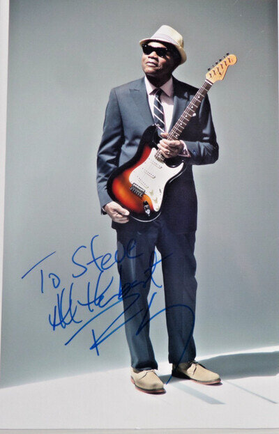ROBERT CRAY AUTOGRAPHED 10 X 7 PHOTOGRAPH.